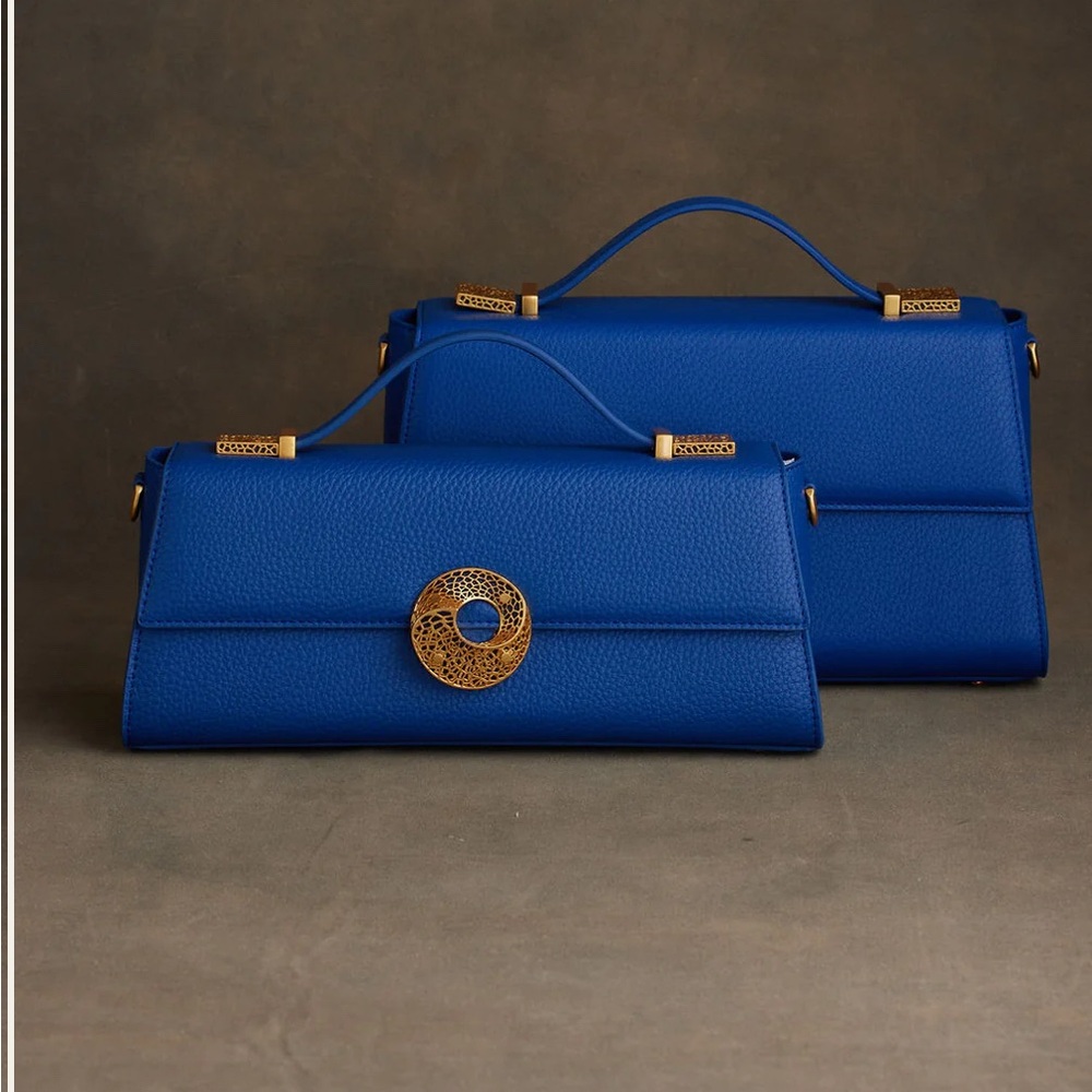 Elegant Blue Leather Handbag - Picture 4 of 4
